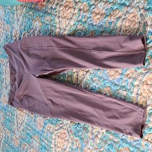 Capri leggings. Mauve color